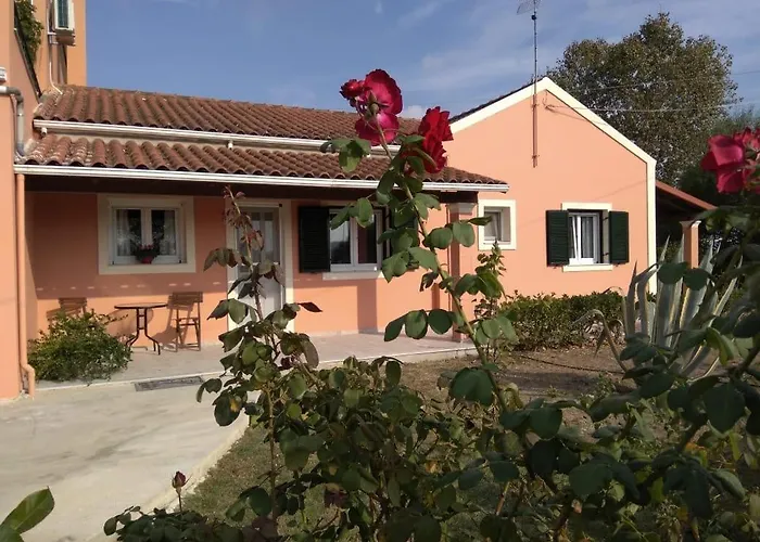 Lonelia\'S Family Homes