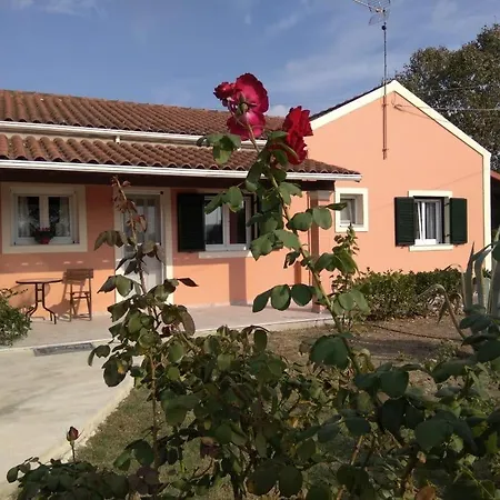 Lonelia'S Family Homes Lefkimmi  Exterior photo