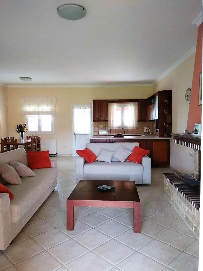 Lonelia's Family Homes
